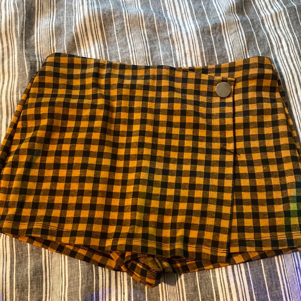 Checkered skirt/skort